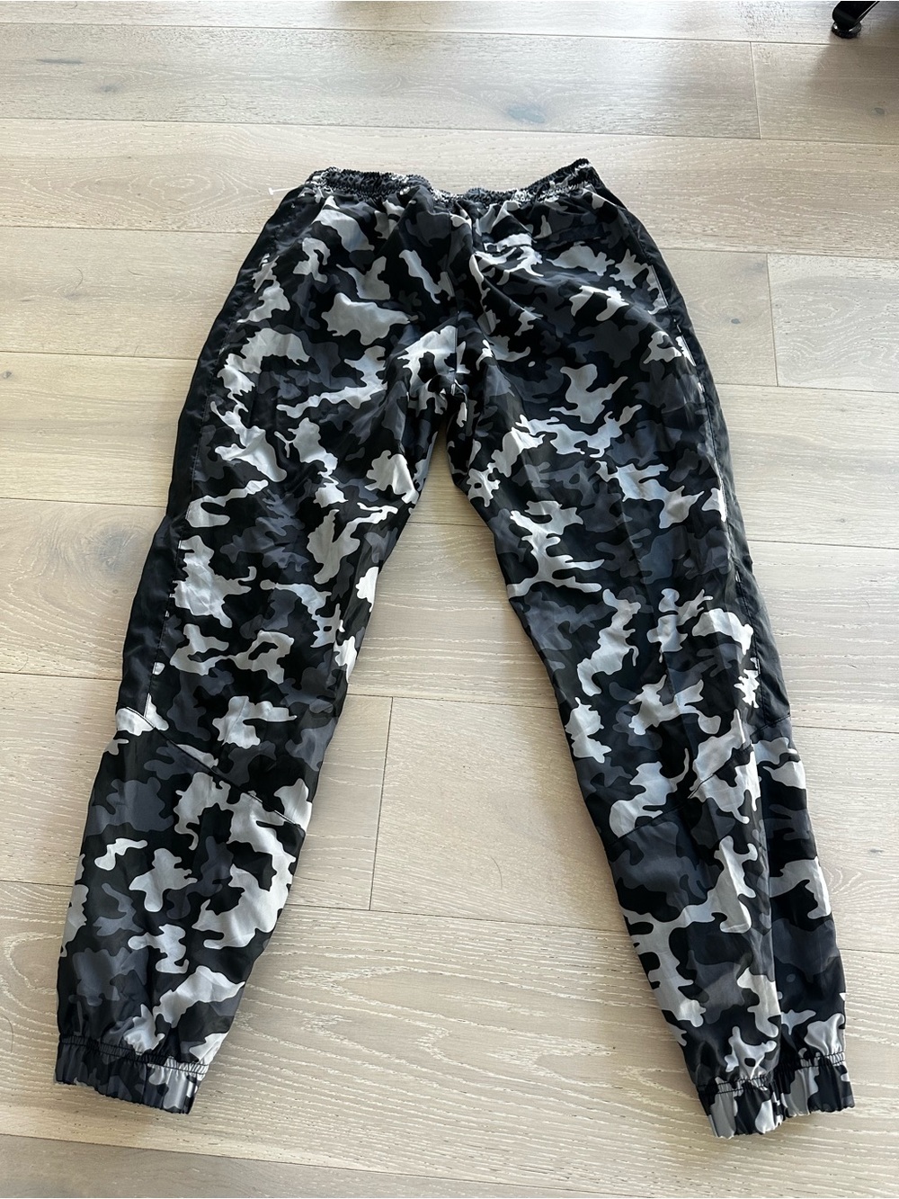 Nike Jogger Windbreaker camo camouflage Pants black gray sz medium - Picture 3 of 3